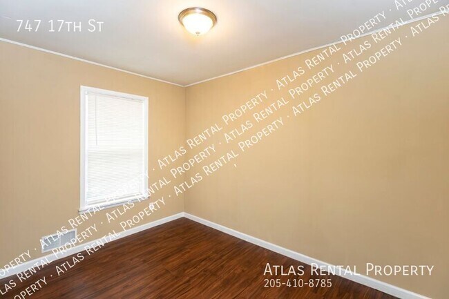 Building Photo - 747 17th St