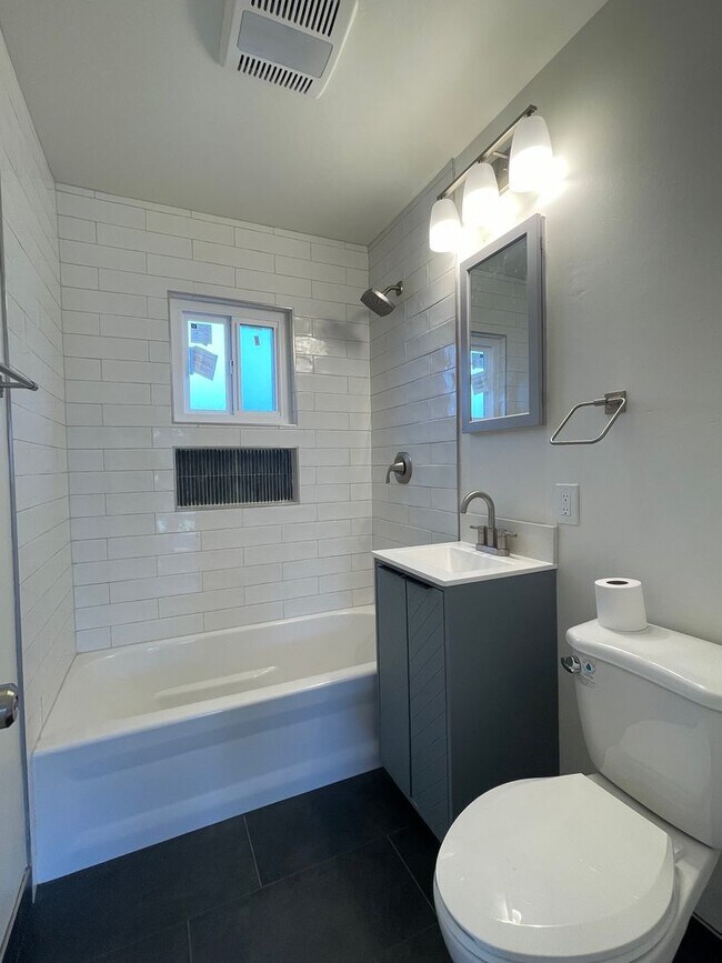 Building Photo - G22500E