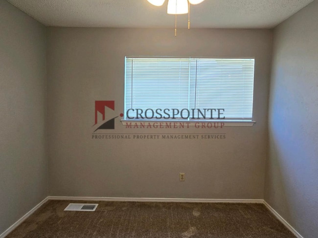 Building Photo - Available! 2 Bedroom 1 Bath Townhome in White Oak!