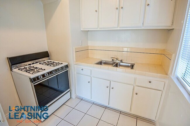Primary Photo - 2736 1/2 San Marino St-103D