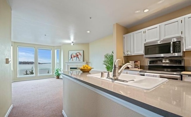 Building Photo - 3028 Western Ave