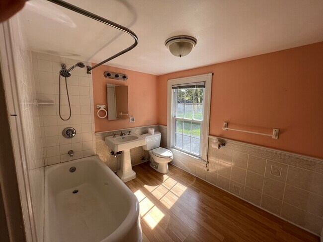 2nd Floor Bathroom - 535 Bunker Hill Ave