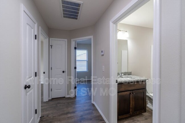 Building Photo - 1802 S 15th St