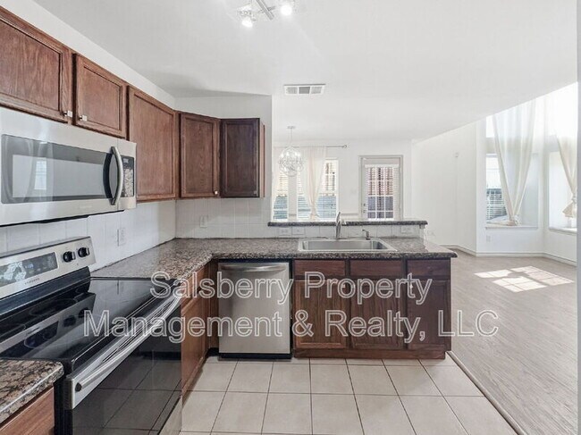 Building Photo - 3950 Seaside Ct