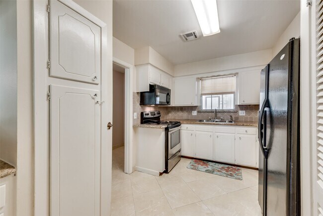 Building Photo - 1522 Baggett Ln