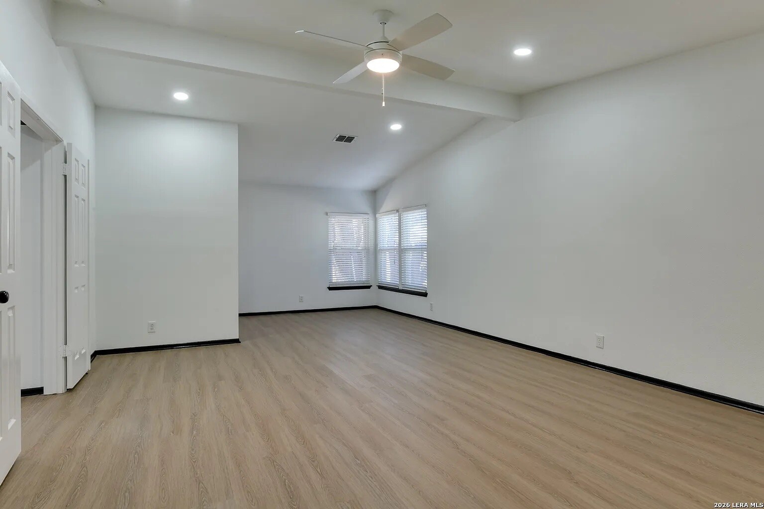Building Photo - Room in House on Jenkins Dr
