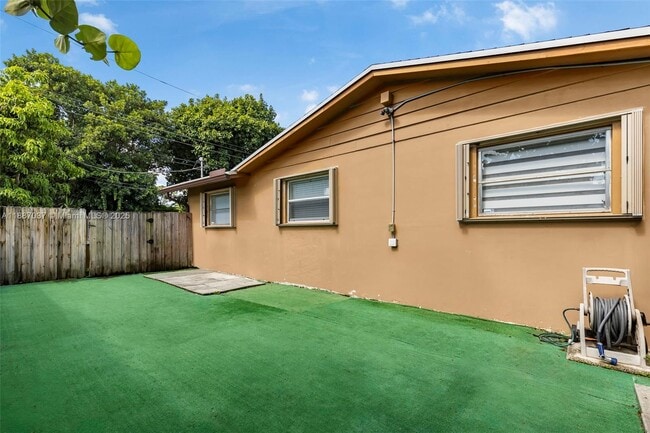 Building Photo - 5070 Ponderosa Ln