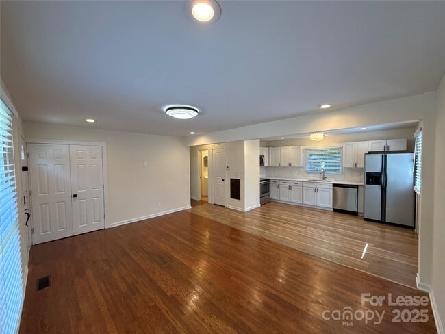 Building Photo - 200 Skyland Ave