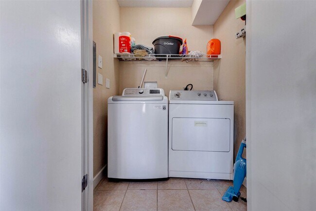 Building Photo - 4515 Briar Hollow Pl