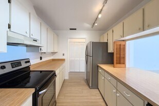 Building Photo - 125 S Palmway