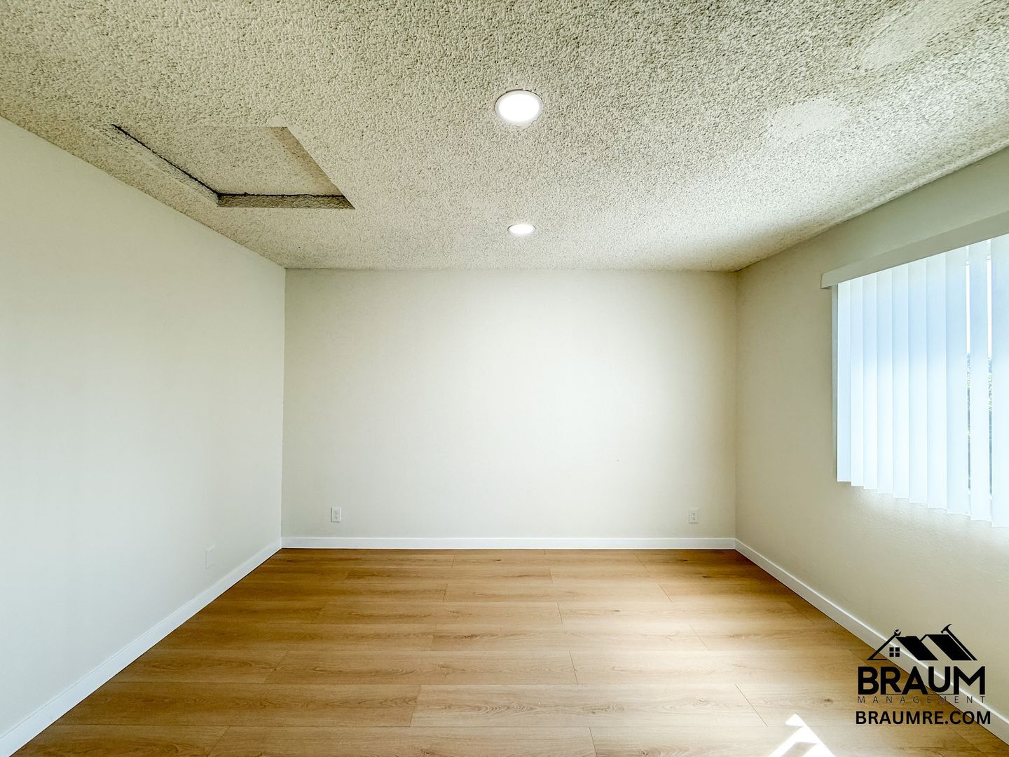 Building Photo - 221 W Elm Ave