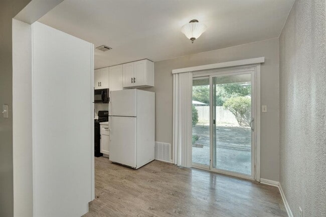 Building Photo - 2711 St Edwards Cir