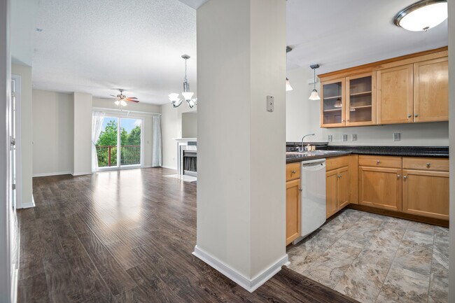 Building Photo - 301 Beacon Ridge Dr