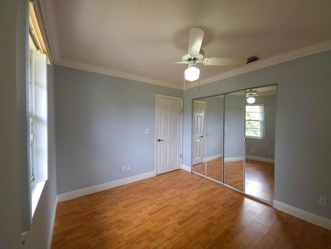 Building Photo - 1204 Sunset Rd