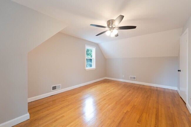 Building Photo - Beautiful Home With an Excellent Location in Potomac, MD