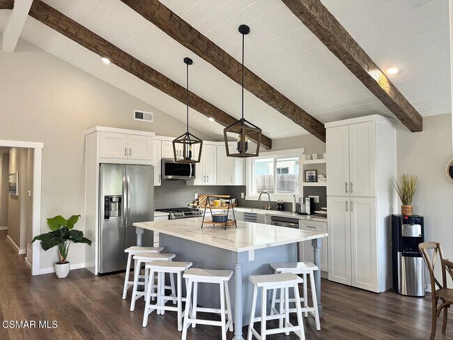 Building Photo - 5033 Island View St