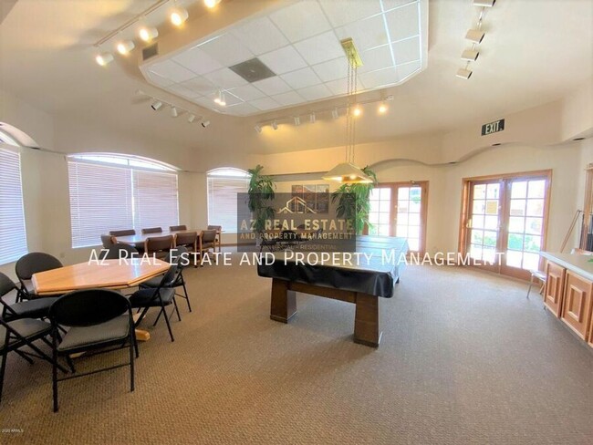 Building Photo - 9151 W Greenway Rd