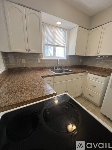 Building Photo - 536 W Loch Lomond Dr