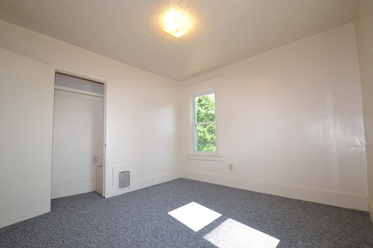 Building Photo - 547 Carroll St