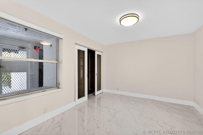Building Photo - 3901 S Flagler Dr