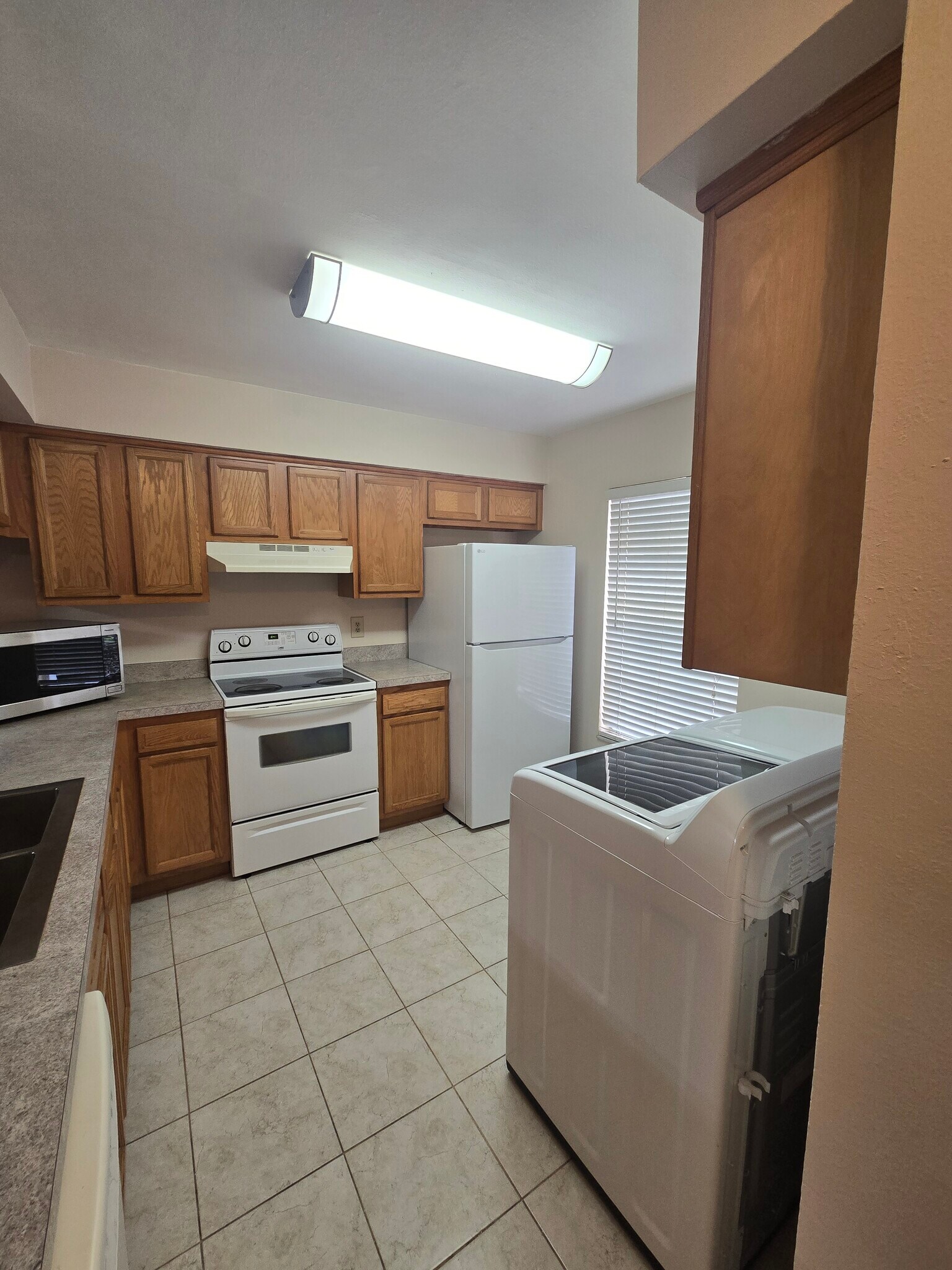 Building Photo - 5202 Sunridge Palms Dr