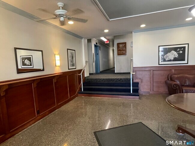 Building Photo - 39 Glenbrook Rd