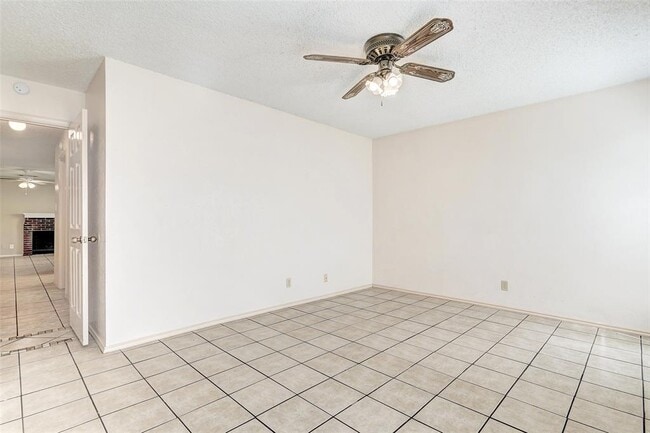 Building Photo - 8704 Clearbrook Trail