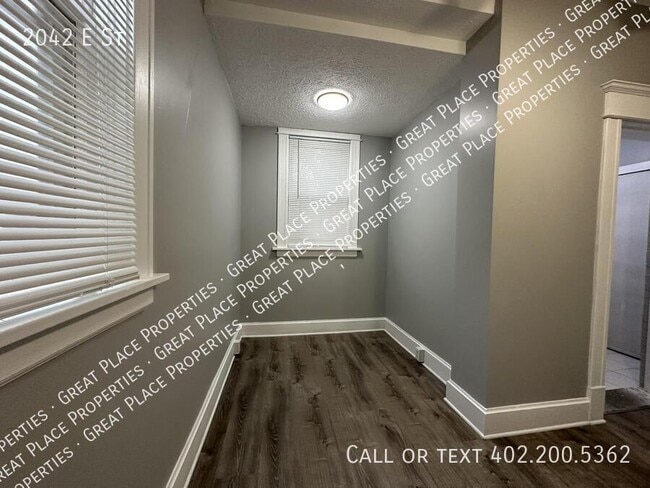 Building Photo - 2042 E St-