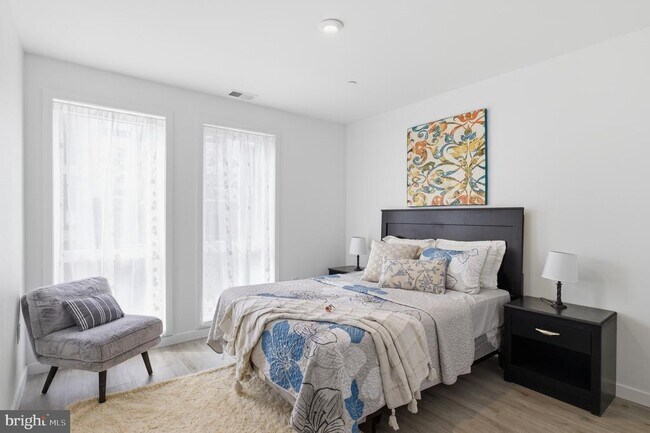 Building Photo - 915 N Broad St