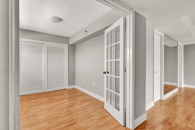 Building Photo - 1345 West Ave