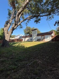 Building Photo - 702 Matthews Ct