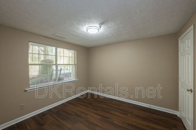 Building Photo - 360 Herndon Way