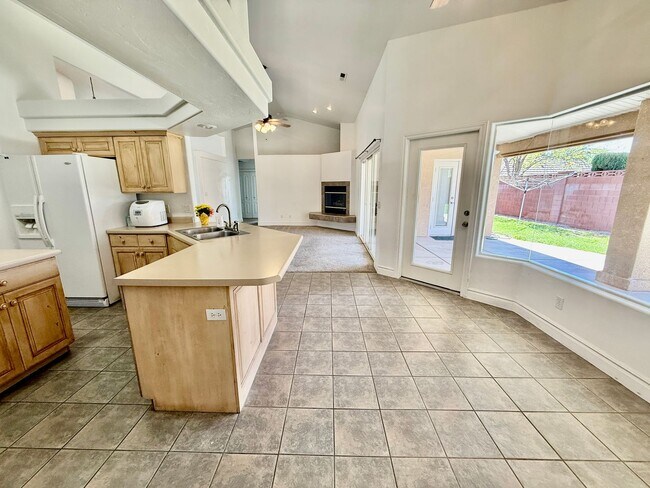 Building Photo - 4-BR Home in Shadow Mountain @ Green Valley