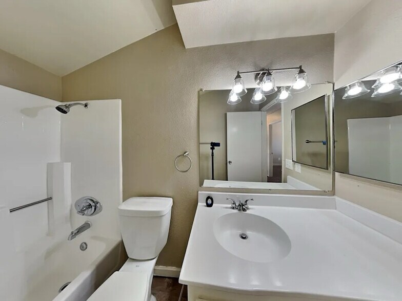 Building Photo - 7401 Lime Ave