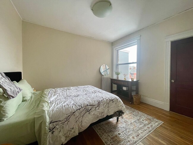 Building Photo - Unique BU Apartment