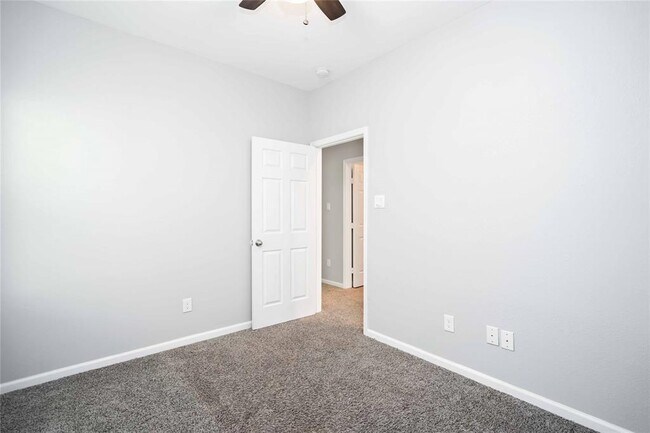 Building Photo - 5105 Southwind St