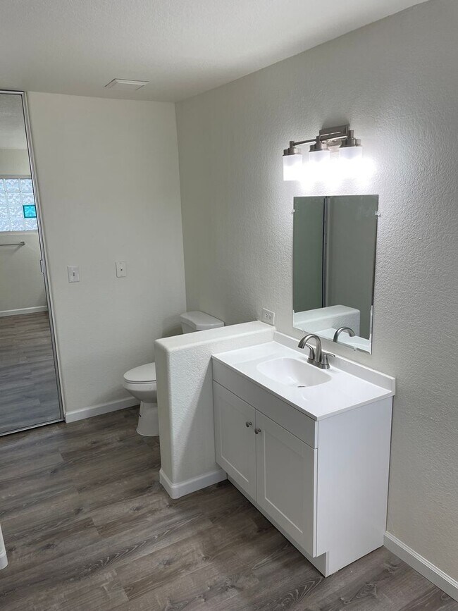 Building Photo - 1171 Regency Dr