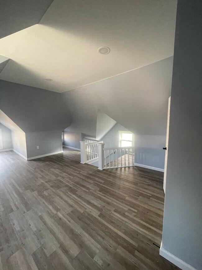 Building Photo - Beautiful 3 bed in Sheraden, move in ready!