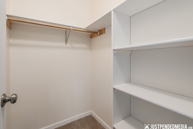 Walk in closet in the master bedroom - 530 Bitterroot Cir