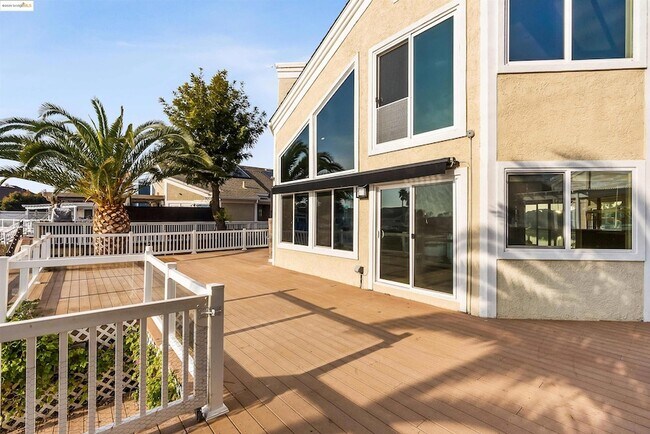 Building Photo - 4730 Spinnaker Way