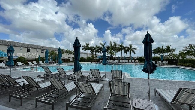 Building Photo - 2622 SE 10th St