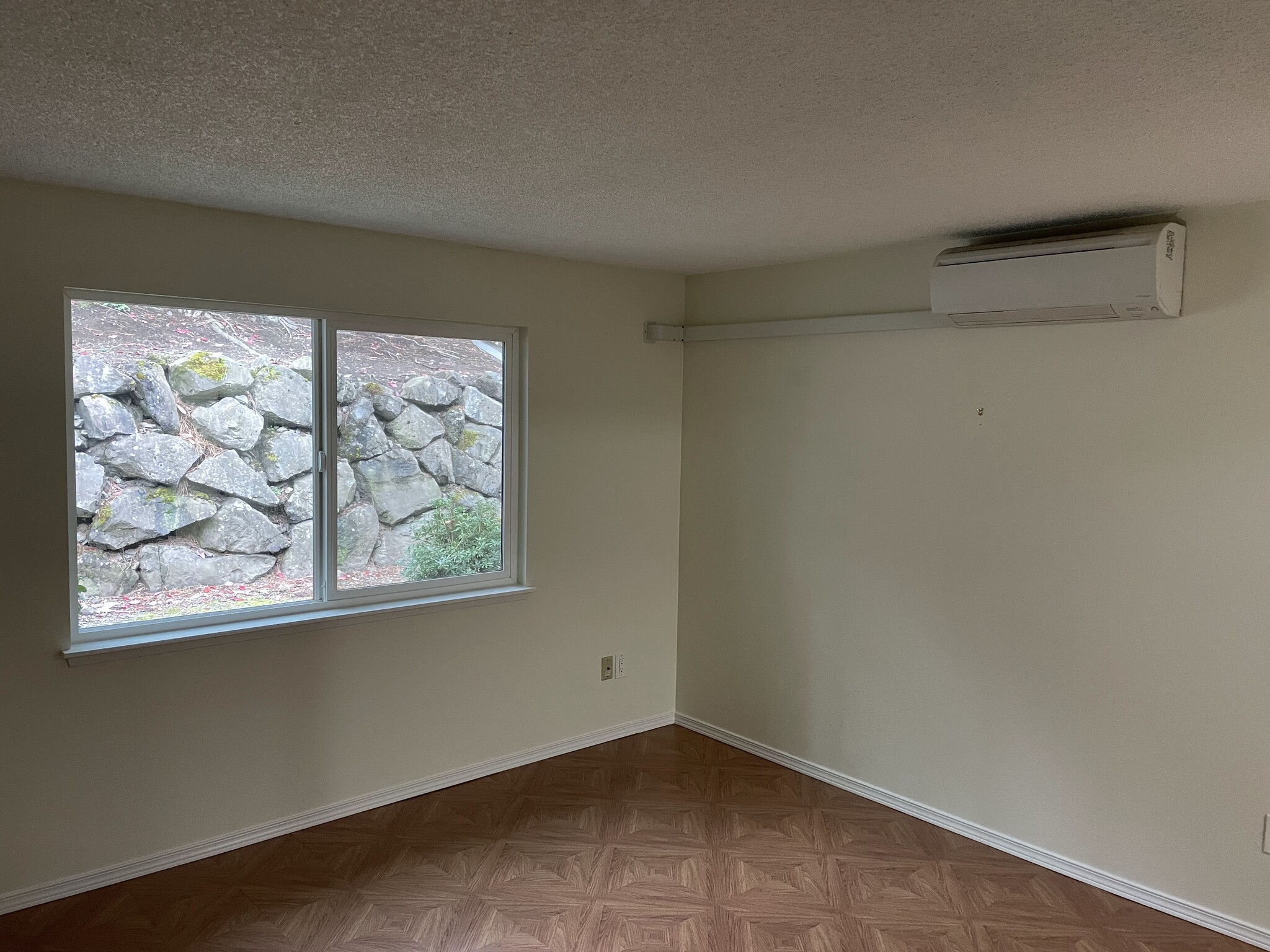 Master Bedroom with AC and Heat pump - 15929 NE 41st St