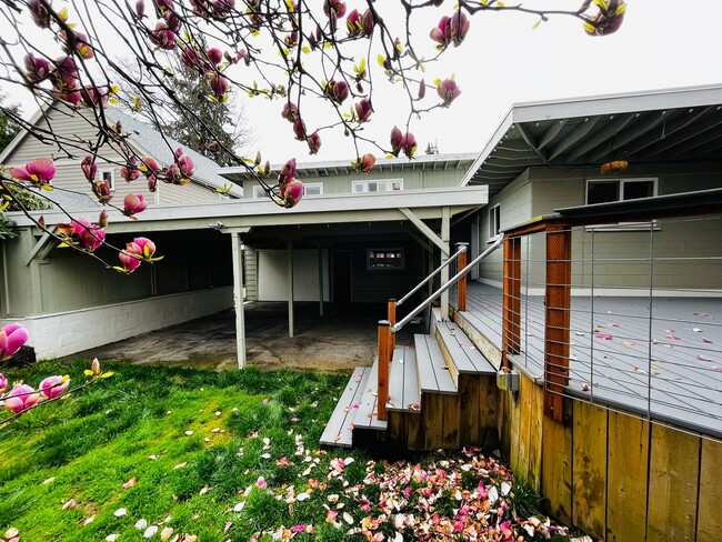 Building Photo - 4 Bedroom East Bremerton with Large Yard