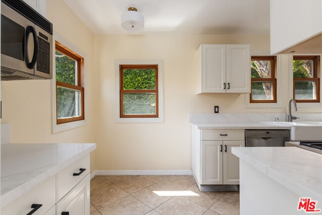 Building Photo - 1976 S Preuss Rd