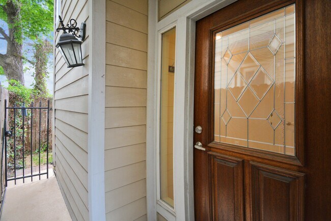 Building Photo - 1137 W 24th St