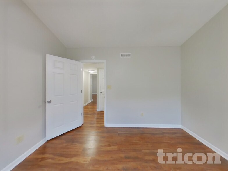 Building Photo - 6044 McClellan Ct