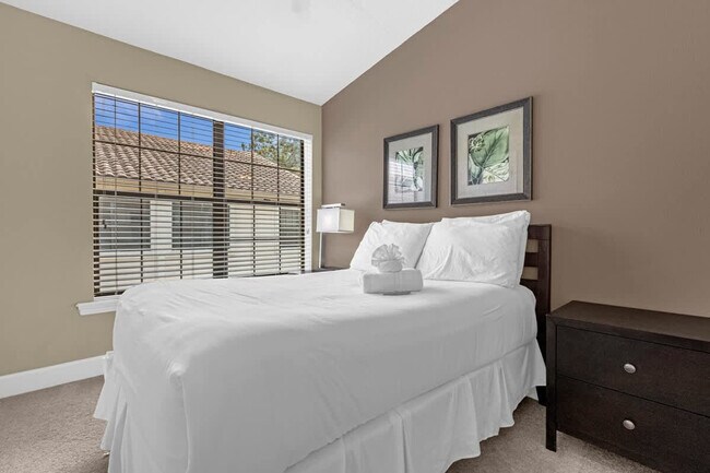 Building Photo - 14590 Damai Ln