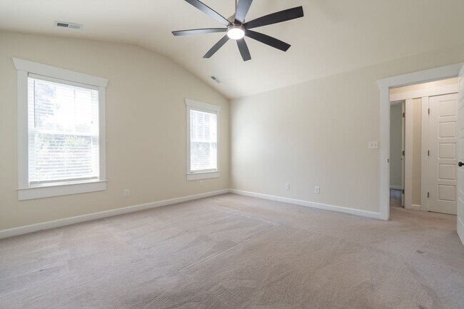 Building Photo - MOVE IN READY 3 Bedroom in the Heart of Western Branch!