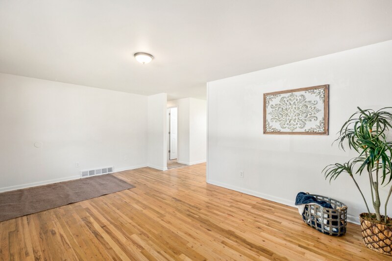 Building Photo - 1044 Briarwood Rd