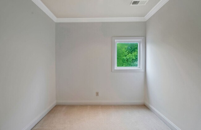 Building Photo - Stunning 4BE/3.5BA home in the very desira...